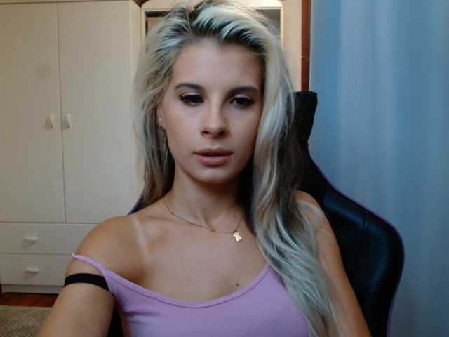 KristineNatural live cam on BongaCams