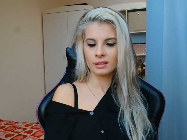 KristineNatural live cam on BongaCams