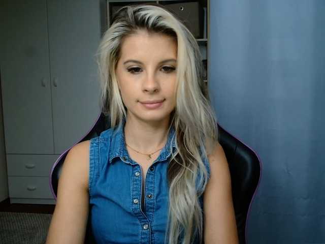 KristineNatural live cam on BongaCams