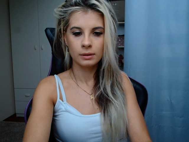 KristineNatural live cam preview