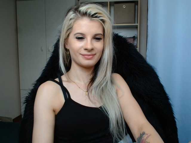 KristineNatural live cam
