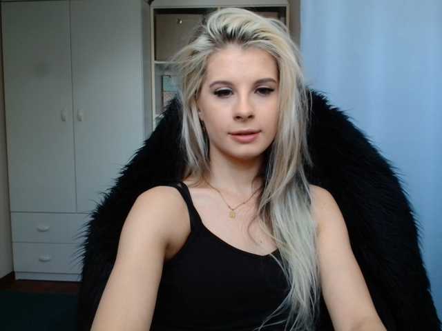 KristineNatural live cam on BongaCams