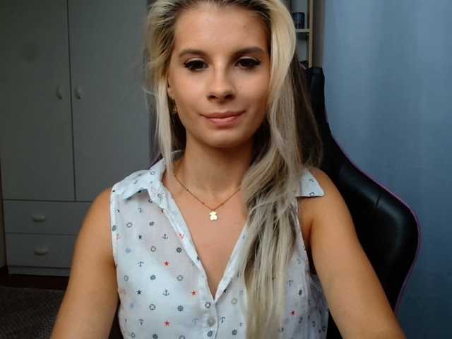 KristineNatural live cam on BongaCams