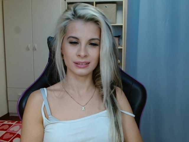 KristineNatural live cam