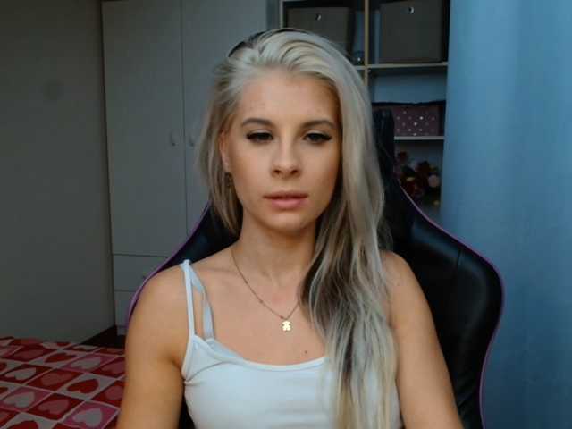 KristineNatural live cam on BongaCams