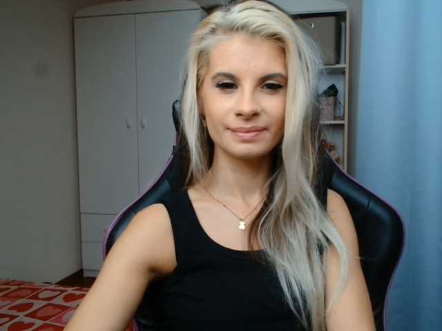 KristineNatural live cam on BongaCams