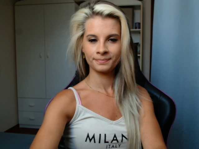 KristineNatural live cam on BongaCams