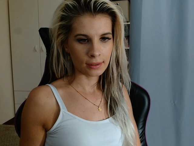 KristineNatural live cam on BongaCams