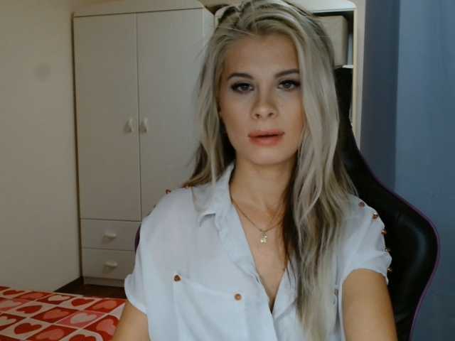 KristineNatural live cam on BongaCams