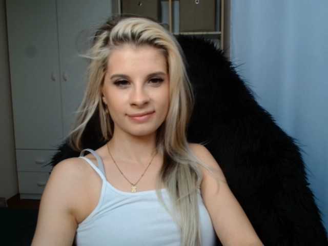 KristineNatural live cam on BongaCams