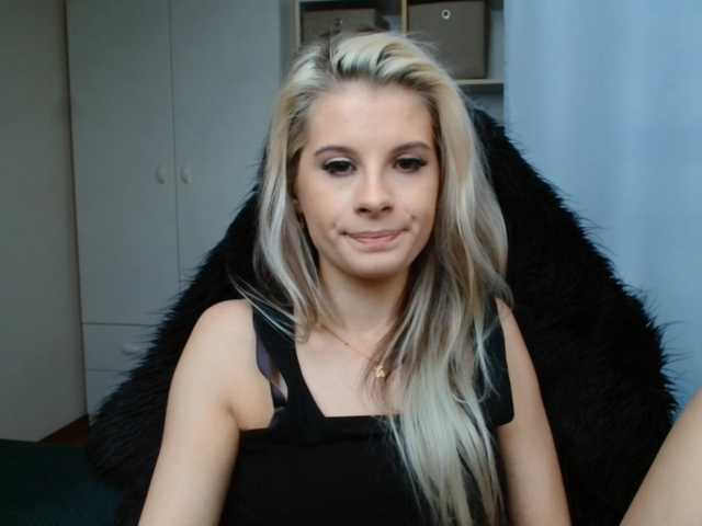 KristineNatural live cam on BongaCams