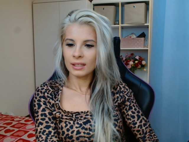 KristineNatural live cam on BongaCams
