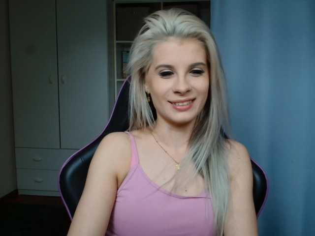 KristineNatural live cam on BongaCams