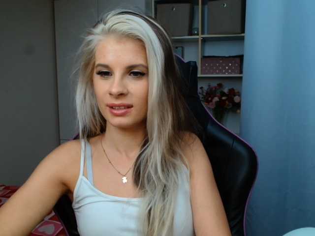 KristineNatural live cam on BongaCams