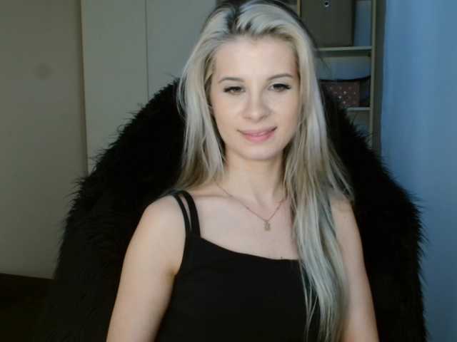 KristineNatural live cam on BongaCams