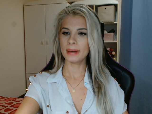 KristineNatural live cam preview
