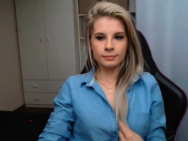 KristineNatural live cam on BongaCams