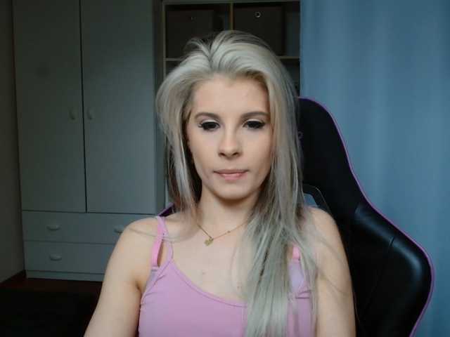 KristineNatural live cam on BongaCams