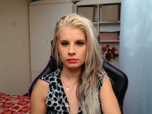 KristineNatural live cam on BongaCams