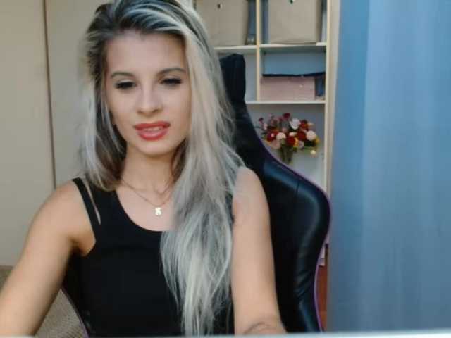 KristineNatural live cam on BongaCams