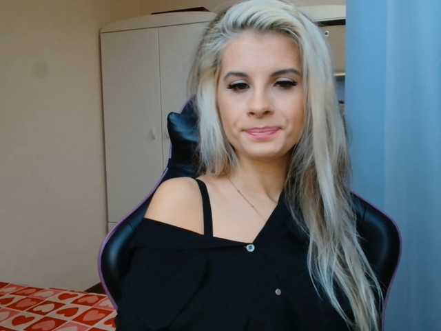 KristineNatural live cam on BongaCams