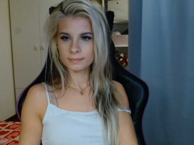 KristineNatural live cam on BongaCams