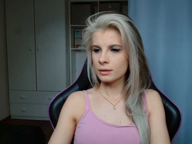 KristineNatural live cam on BongaCams