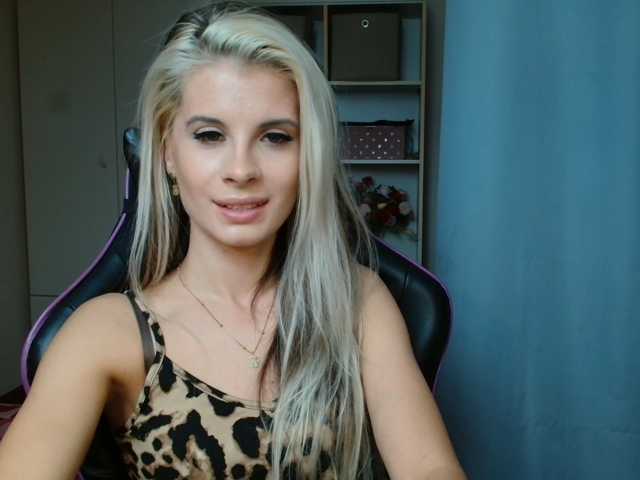 KristineNatural live cam on BongaCams