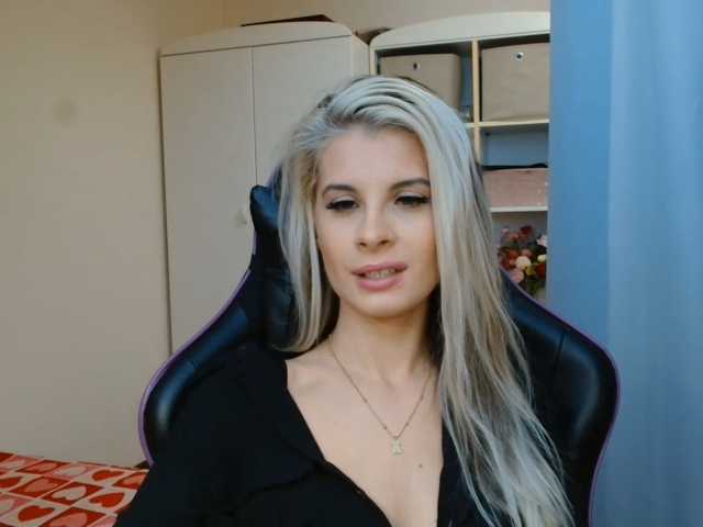 KristineNatural live cam on BongaCams