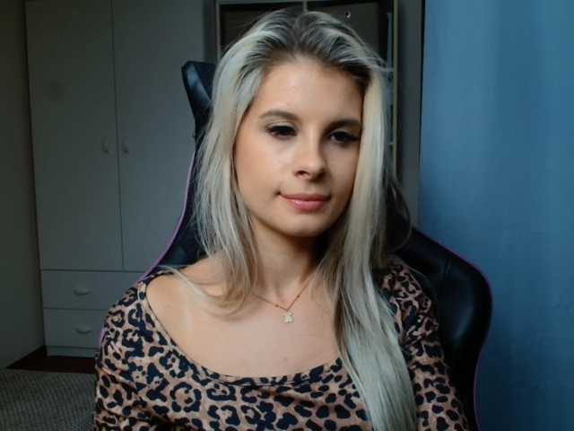 KristineNatural live cam on BongaCams