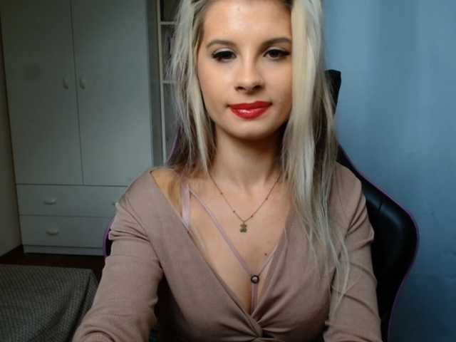 KristineNatural live cam preview