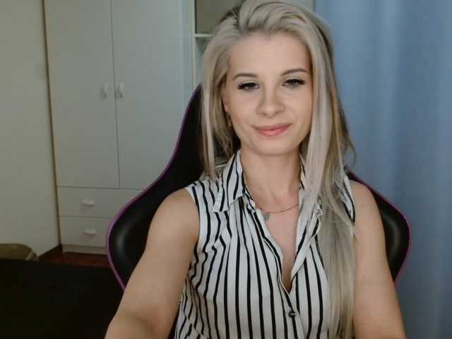 KristineNatural live cam on BongaCams