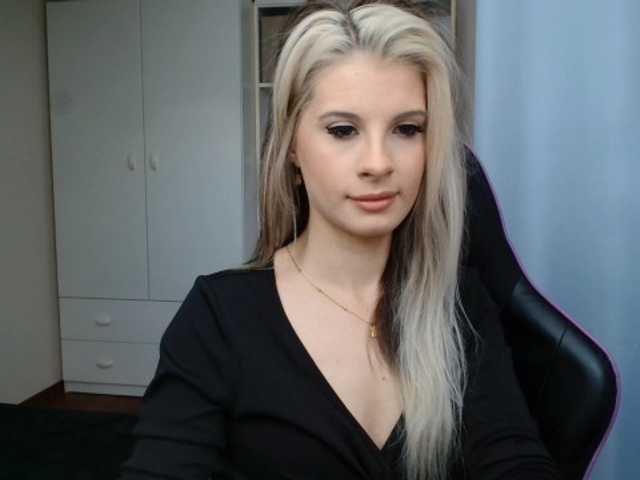 KristineNatural live cam on BongaCams