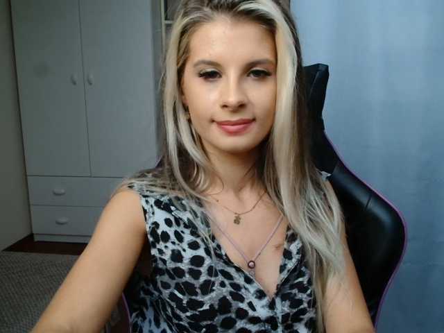 KristineNatural live cam on BongaCams