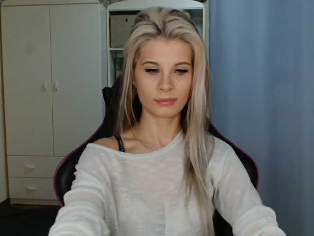 KristineNatural's BongaCams show and profile