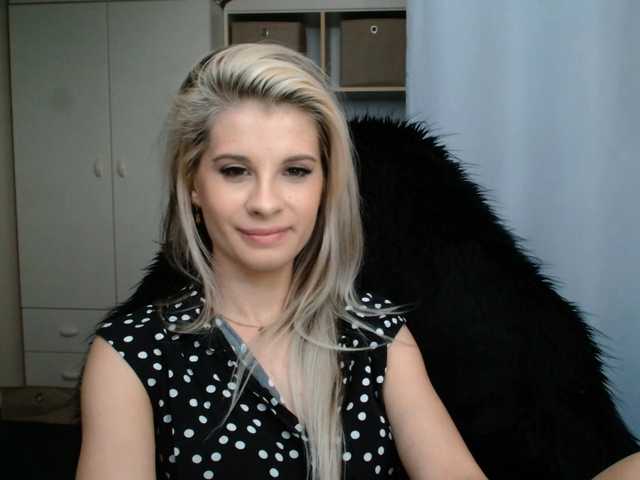 KristineNatural live cam on BongaCams