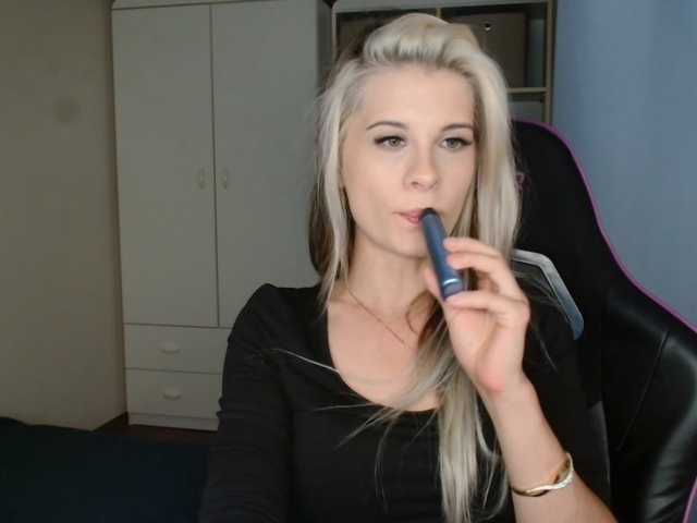 KristineNatural live cam on BongaCams