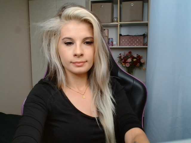 KristineNatural live cam on BongaCams