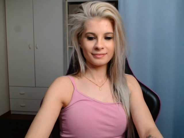 KristineNatural live cam on BongaCams