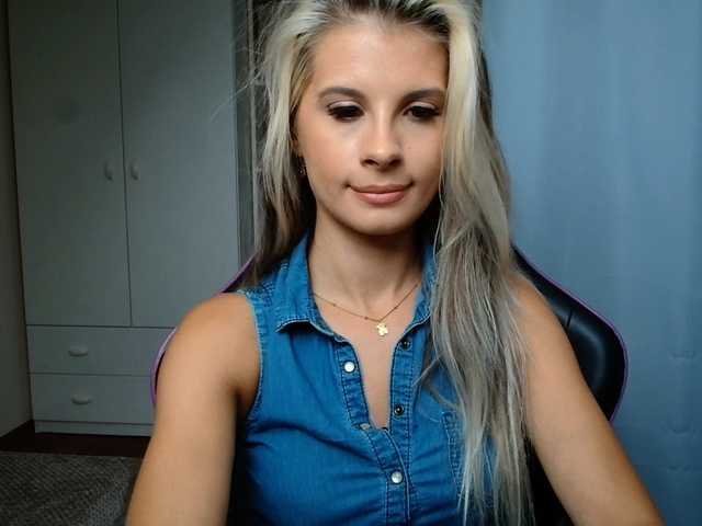 KristineNatural live cam on BongaCams