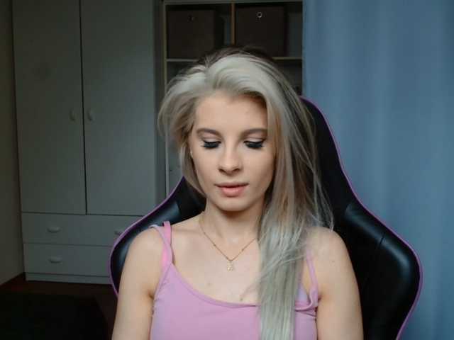 KristineNatural live cam on BongaCams