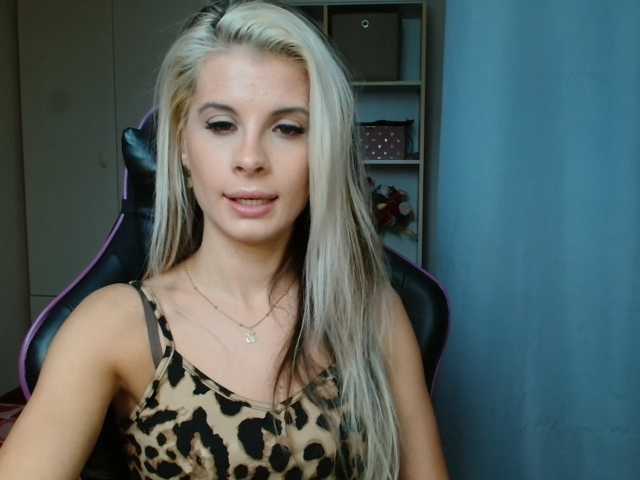 KristineNatural live cam on BongaCams