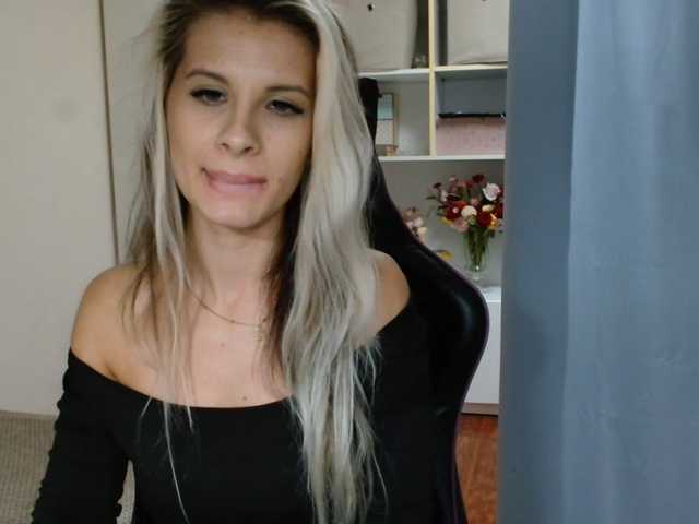 KristineNatural live cam on BongaCams