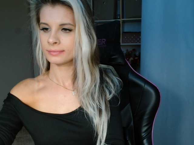KristineNatural live cam on BongaCams