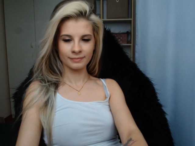 KristineNatural live cam on BongaCams