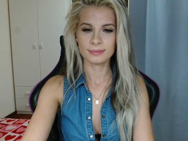 KristineNatural live cam on BongaCams