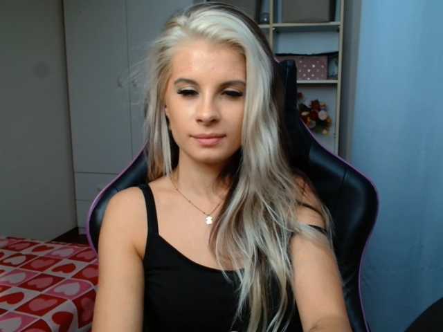 KristineNatural live cam on BongaCams