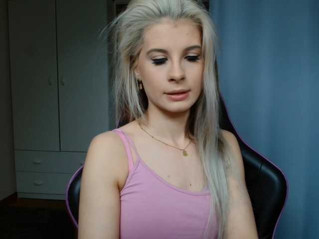 KristineNatural live cam on BongaCams