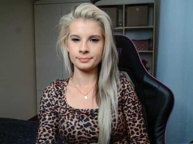 KristineNatural live cam on BongaCams