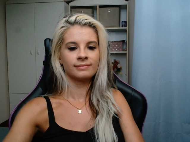 KristineNatural live cam on BongaCams